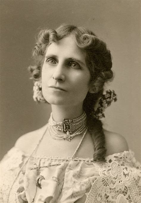 Eva Fay .